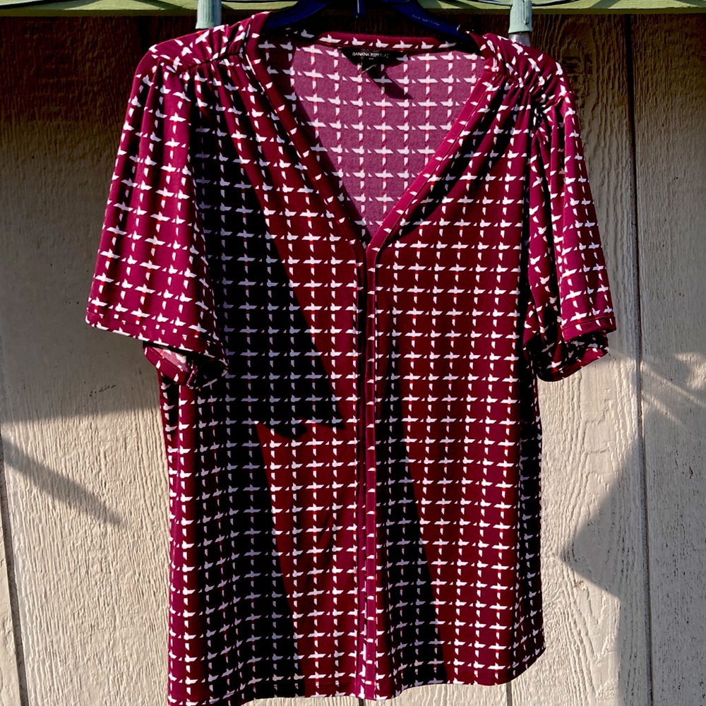 BANANA REPUBLIC: Maroon top